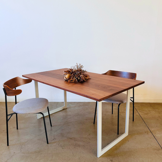 木の温もりを感じる美しい ‐無垢材‐