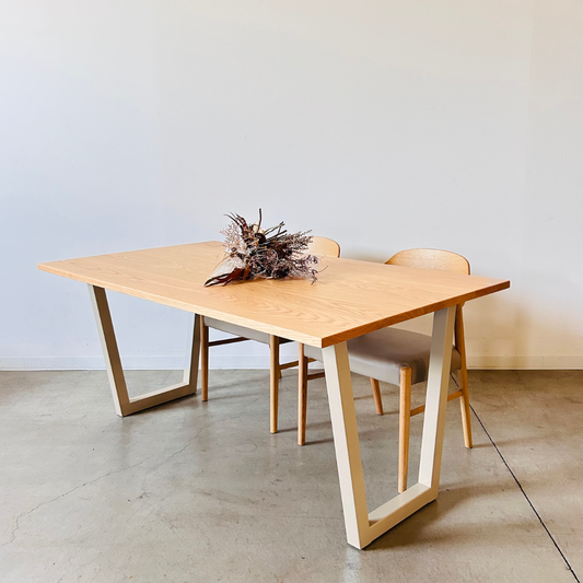 木の温もりを感じる美しい ‐無垢材‐