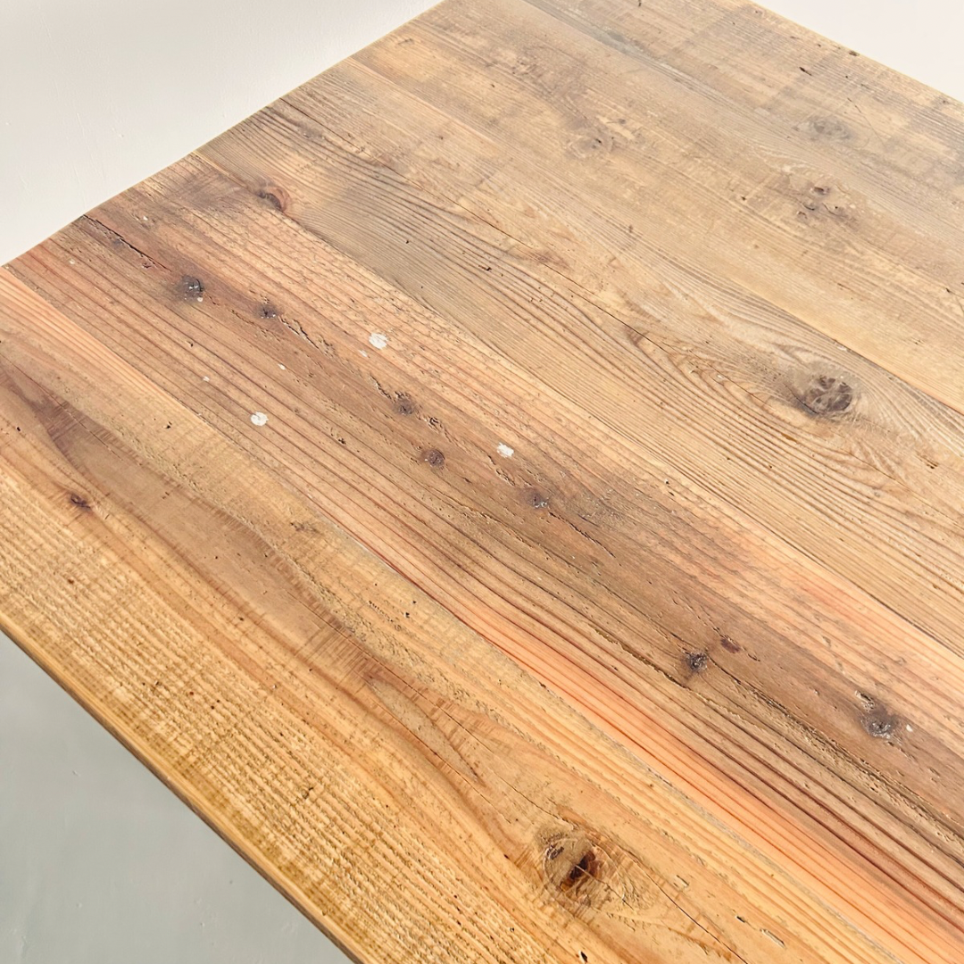 味わい深く歴史を感じる　‐Vintage Wood‐