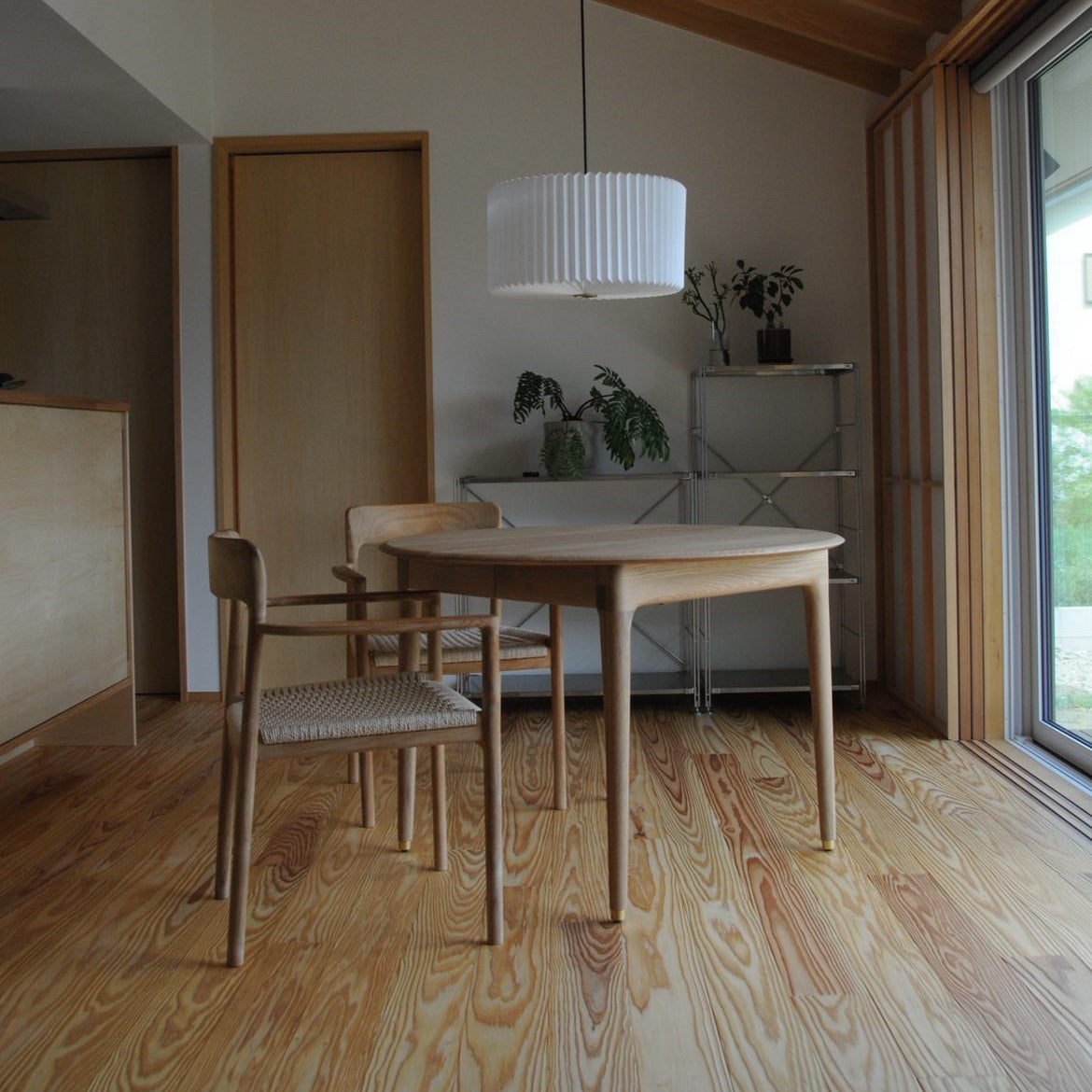 JULIE Round Extension Table