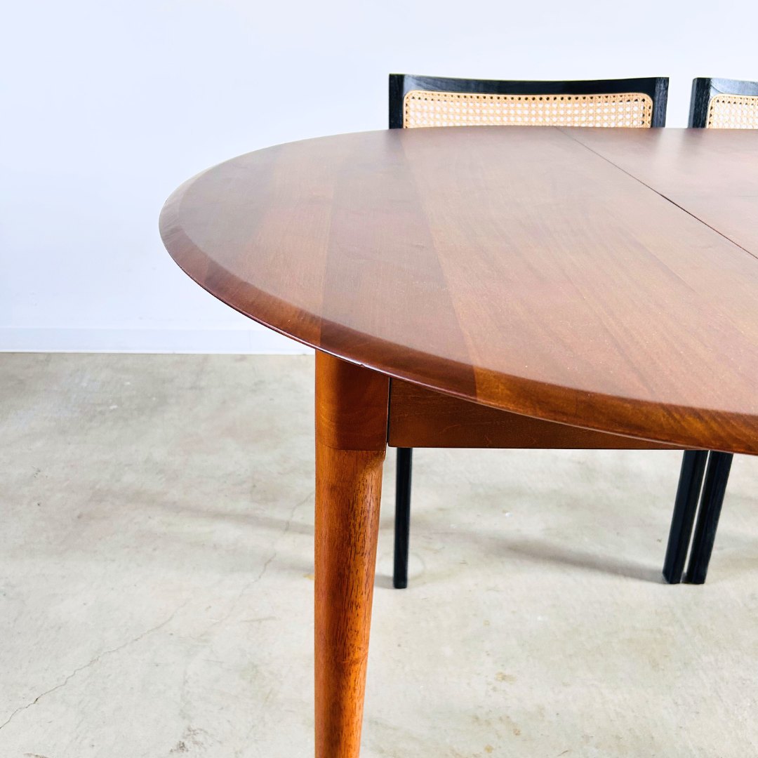 JULIE Round Extension Table